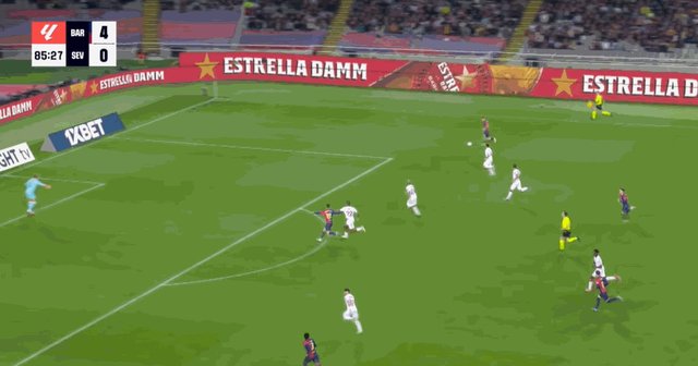 1729460826907059298.gif 维克托.gif